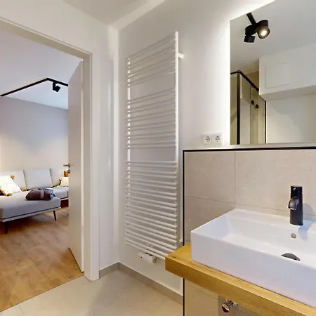 04 No8a Boardinghouse