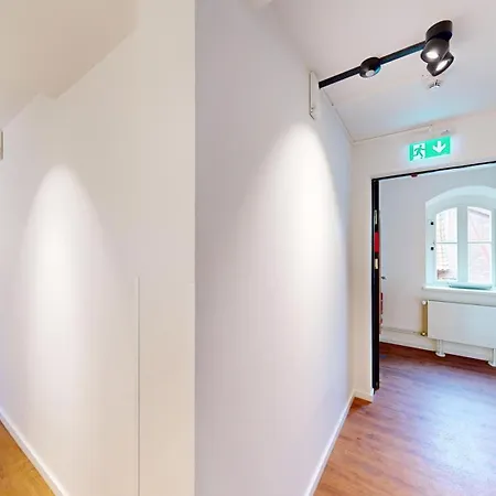 04 No8a Boardinghouse *