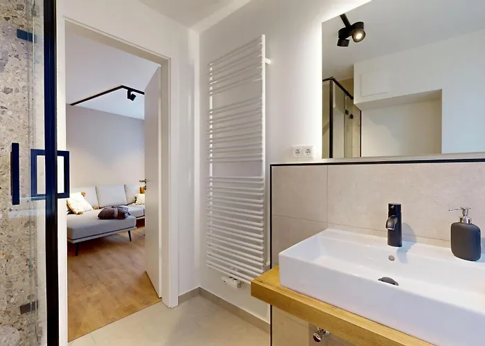 04 No8a Boardinghouse