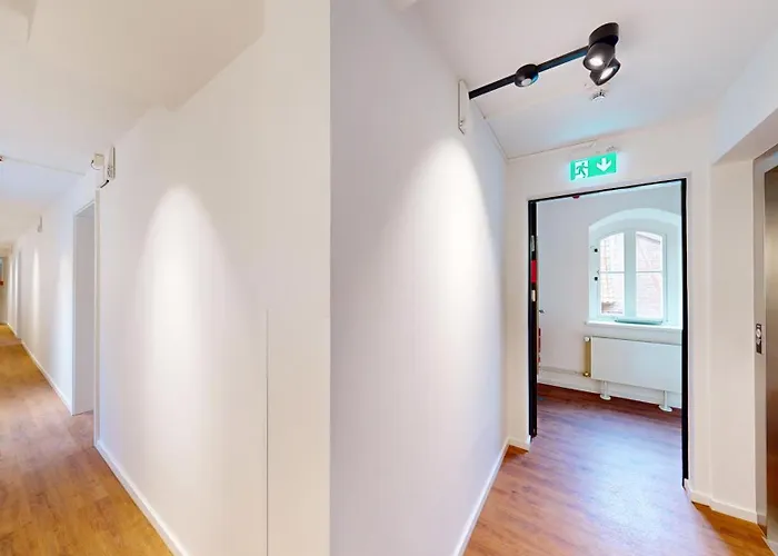 04 No8a Boardinghouse *